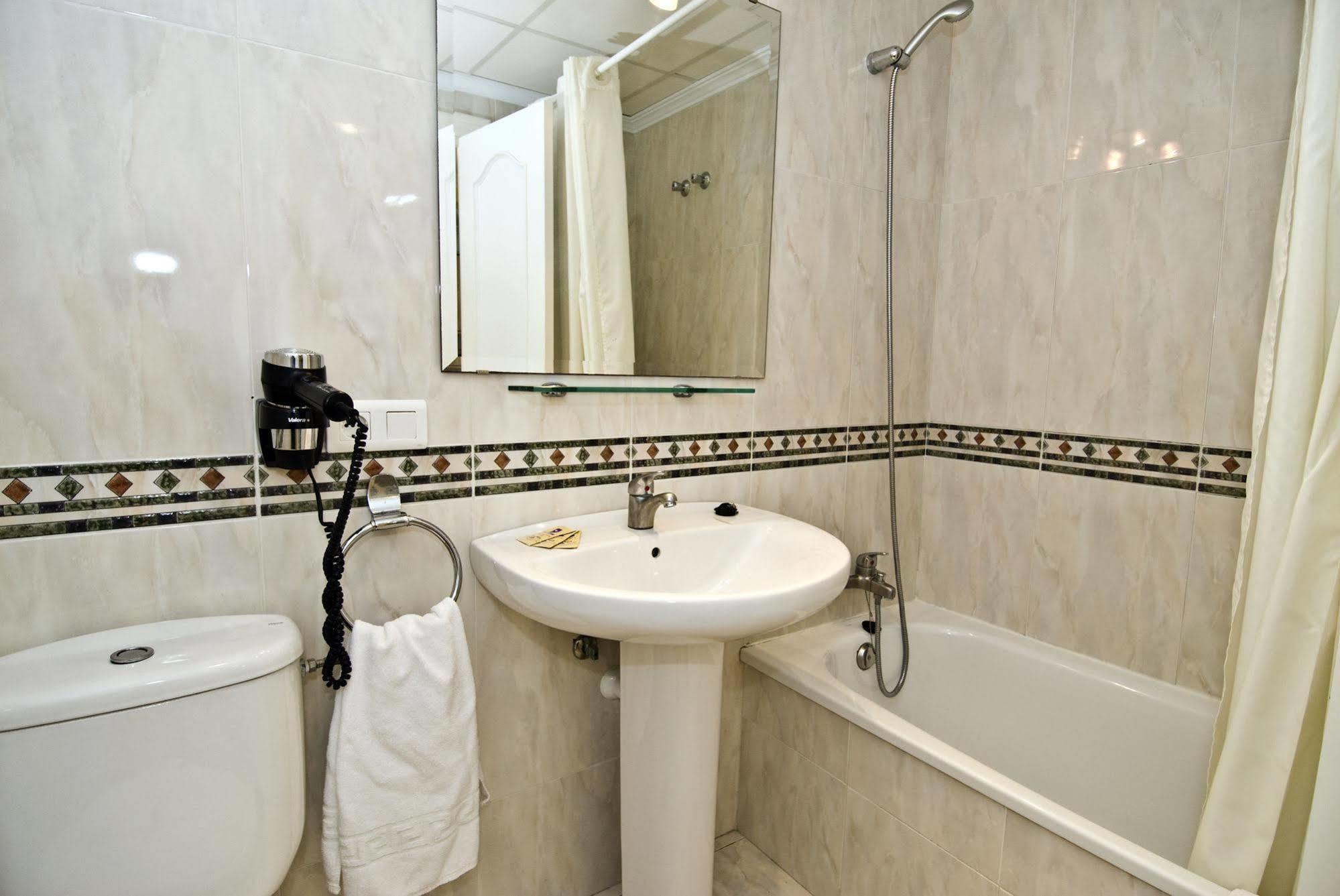 Apartamentos Hc Burriana Playa Nerja Ngoại thất bức ảnh