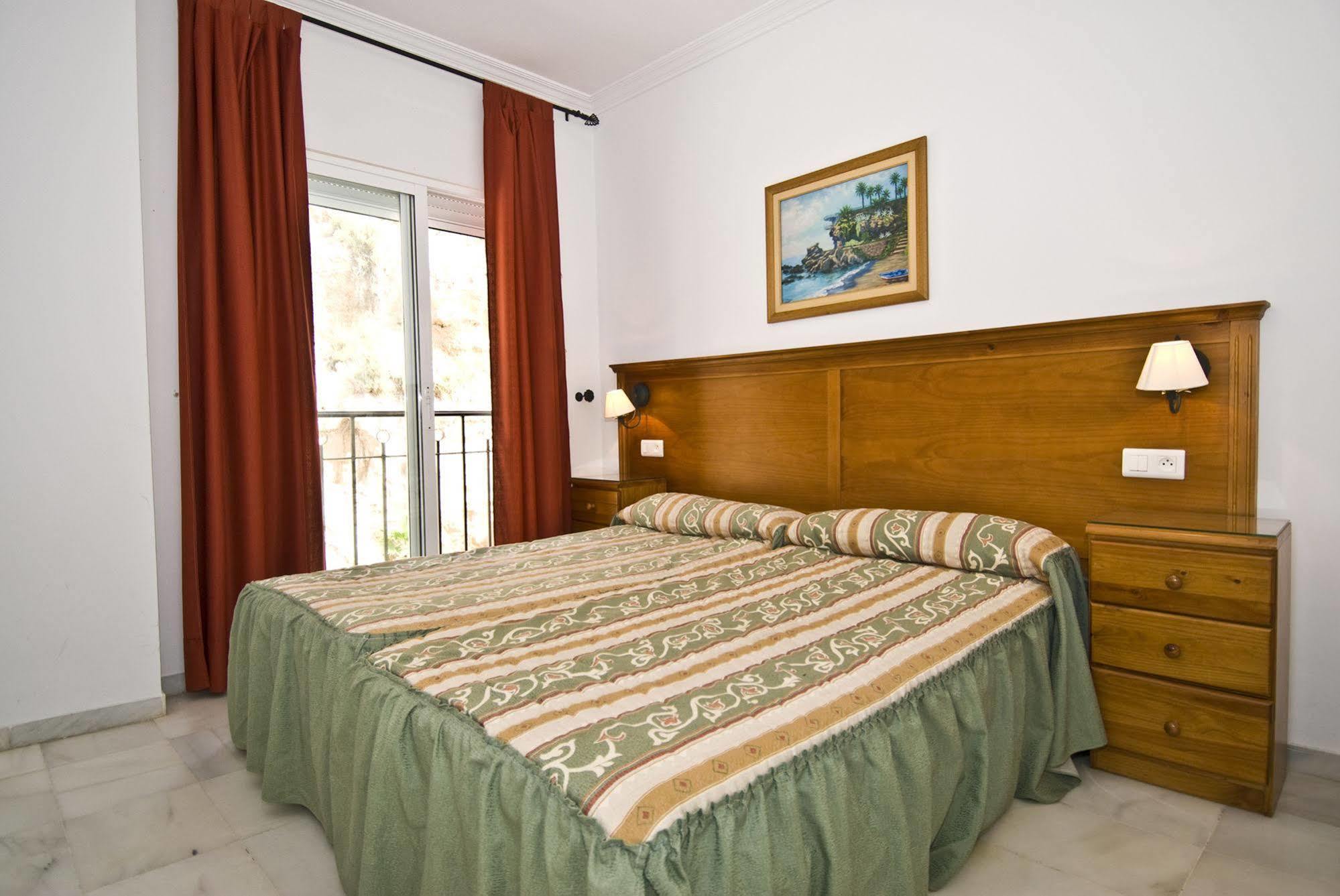 Apartamentos Hc Burriana Playa Nerja Ngoại thất bức ảnh