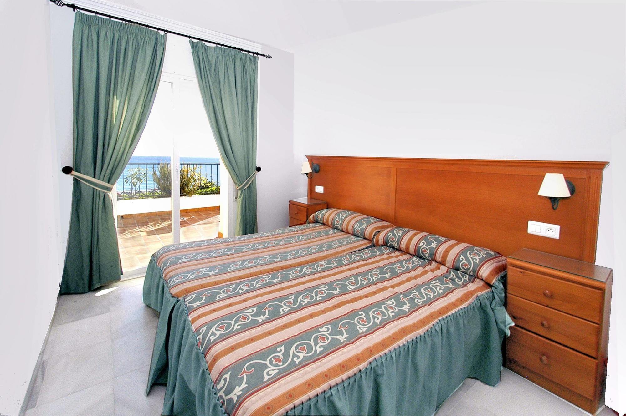 Apartamentos Hc Burriana Playa Nerja Ngoại thất bức ảnh