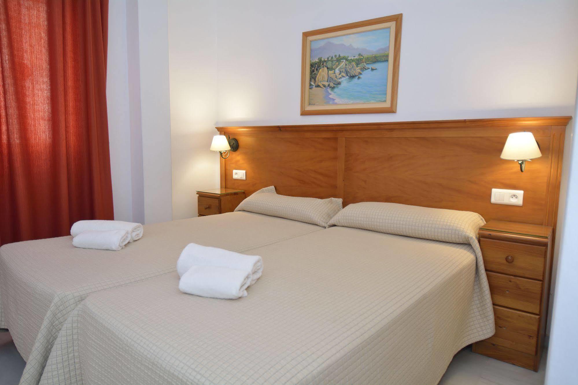 Apartamentos Hc Burriana Playa Nerja Ngoại thất bức ảnh